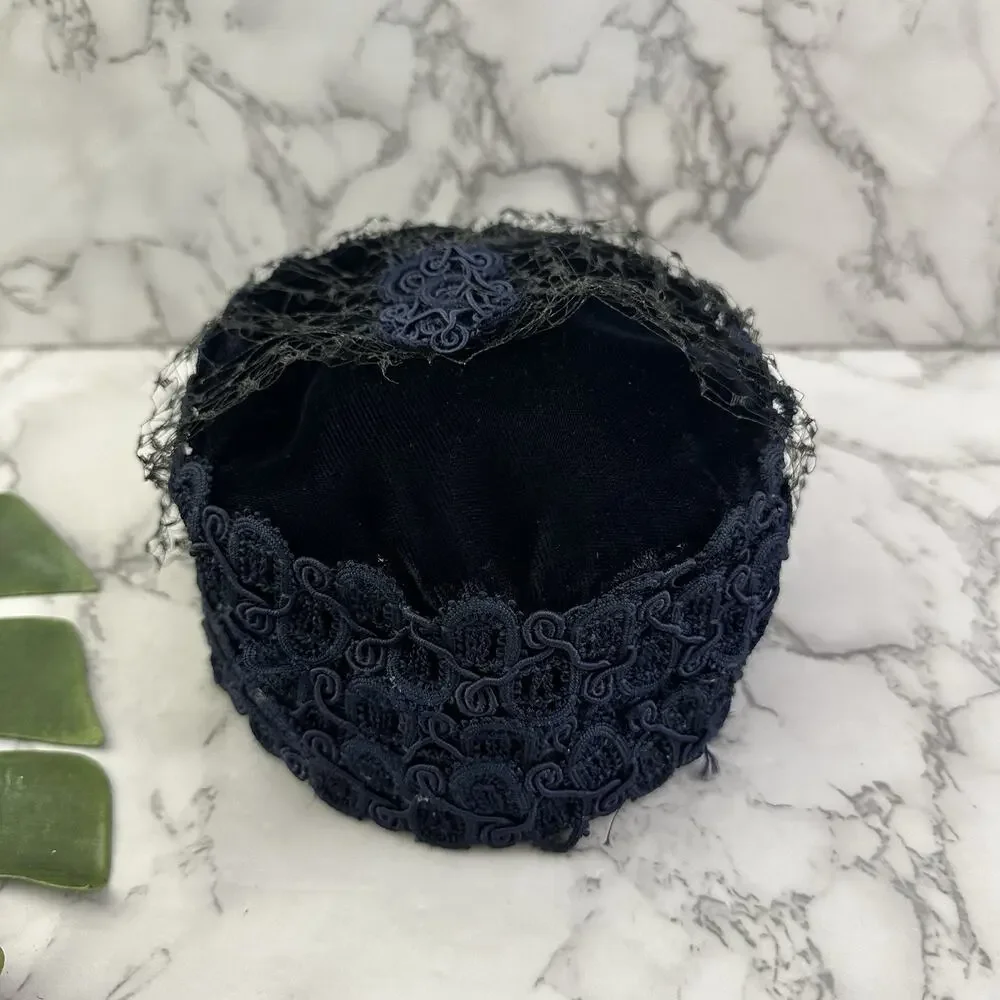 Womens Vintage 60s Pillbox Veiled Hat Navy Blue Velvet Lace Trim Netting - Picture 3 of 6